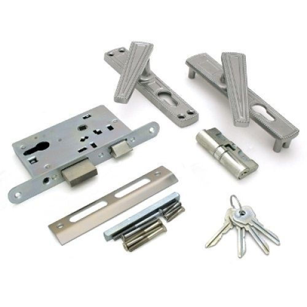 Комплектация замка с ручками и ключами