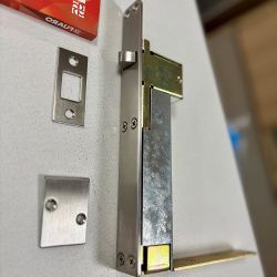 Шпингалет автоматический FUARO RIGEL-AUTO-set/216 12x12мм (ход 18,75мм) для дер. дверей /60069/