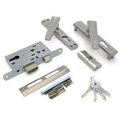 Комплектация замка с ручками и ключами